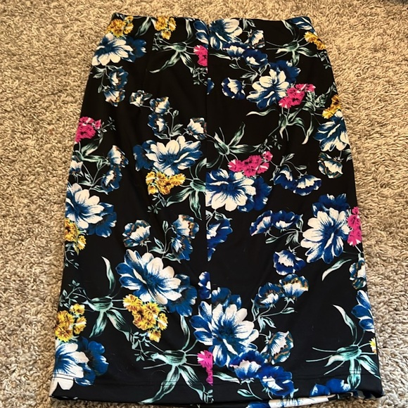 Eighty Six Iona Pencil Skirt - Picture 4 of 4